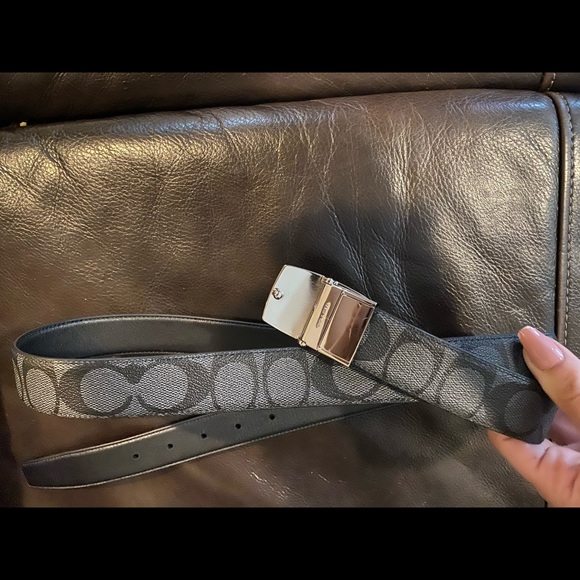 Coach Reversible Signature Belt - Picture 2 of 6